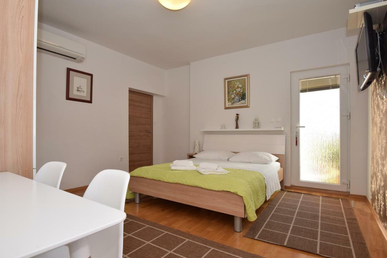 Apartment Smokrovic สตารีกราด-ปาเคลนีซา ภายนอก รูปภาพ