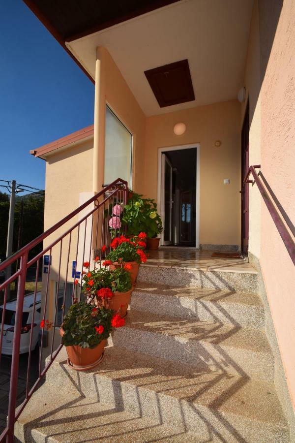 Apartment Smokrovic สตารีกราด-ปาเคลนีซา ภายนอก รูปภาพ